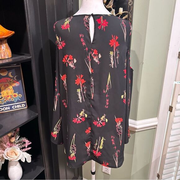 Vince Camuto Cold Shoulder Botanical Print Blouse – Size M - Picture 9 of 11